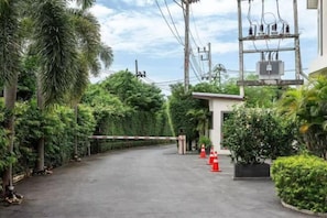 المنشأة من الخارج