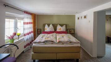 1 bedroom, desk, free WiFi, bed sheets