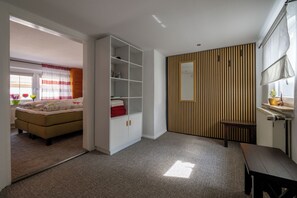 1 bedroom, desk, free WiFi, bed sheets