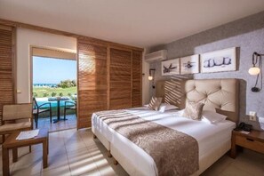 Cribs/infant beds - Bella Beach Hotel (Agkisaras)