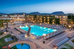 Outdoor pool - Bella Beach Hotel (Agkisaras)
