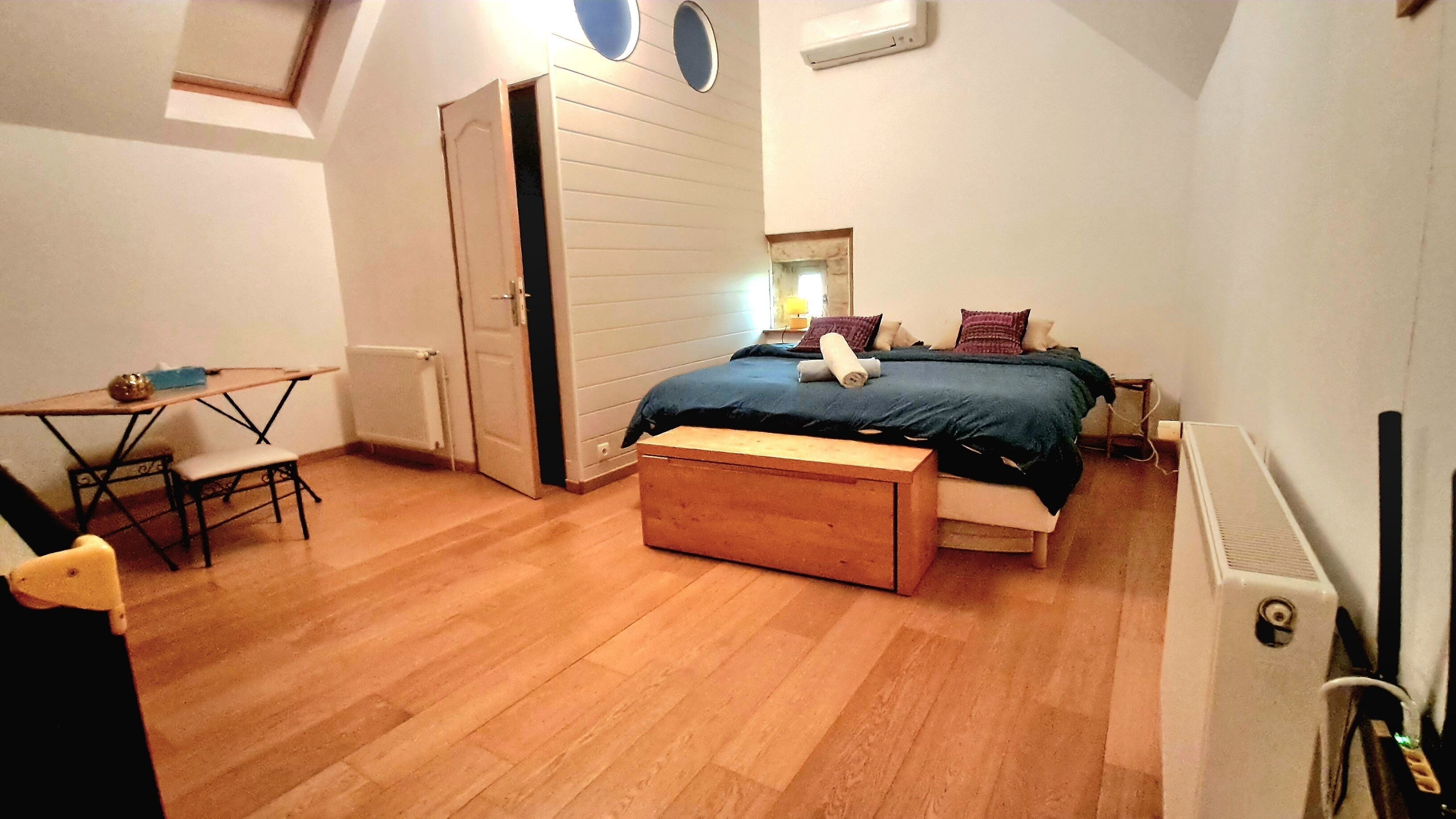 2 chambres, fer et planche à repasser, accès Internet, draps fournis