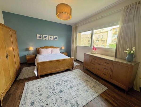 2 bedrooms, iron/ironing board, WiFi, bed sheets