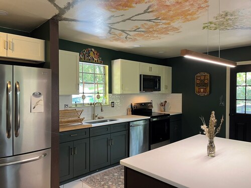 Nature-Themed Mountain Hideaway in the Magic City!