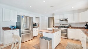 Microwave, oven, stovetop, coffee/tea maker