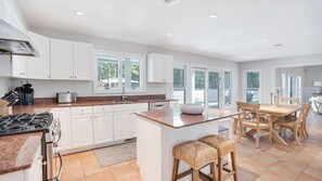 Microwave, oven, stovetop, coffee/tea maker