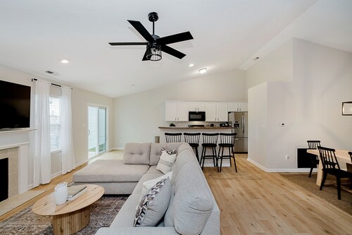 Elegant Comfort in Noblesville’s Timber Ridge!