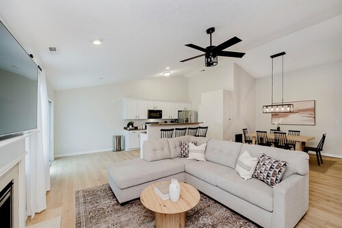Elegant Comfort in Noblesville’s Timber Ridge!