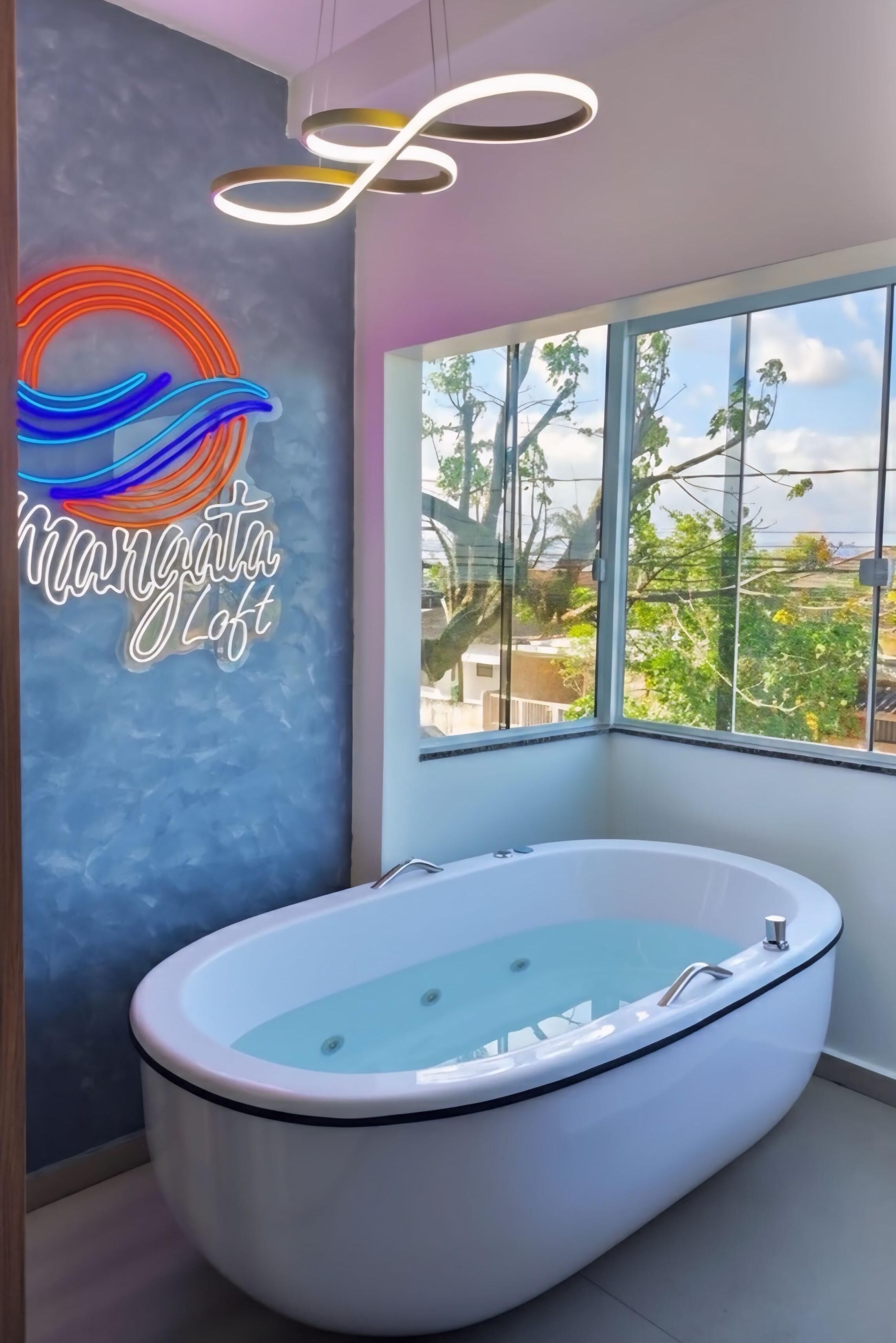 Deluxe Loft | Bathroom