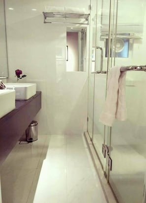 Condo, 2 Bedrooms, Accessible | Bathroom