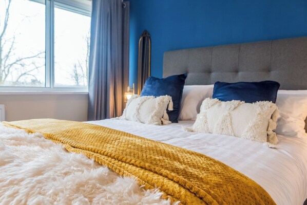 3 bedrooms, iron/ironing board, WiFi, bed sheets