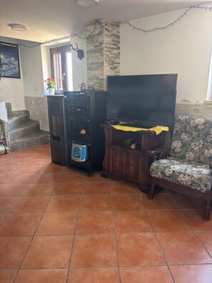 Interior - Discover the relaxation of the mountains in this detached villa surrounded by greenery. (Abruzzo)