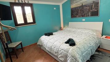 3 slaapkamers, een strijkplank/strijkijzer, gratis wifi, beddengoed