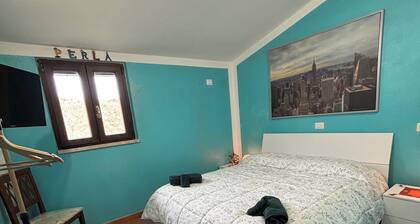 Discover the relaxation of the mountains in this detached villa surrounded by greenery.