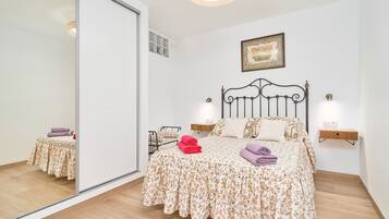 Strygejern/strygebræt, Wi-Fi, sengetøj