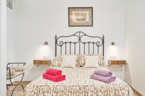 1 habitación, tabla de planchar con plancha, wifi y ropa de cama 
