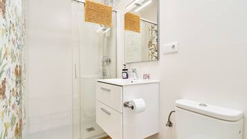 Bruser, hårtørrer, håndklæder