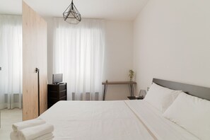 2 chambres, fer et planche à repasser