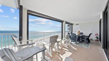 Condo Prestigio, 3 habitaciones, para no fumadores, vista a la playa | Balcón