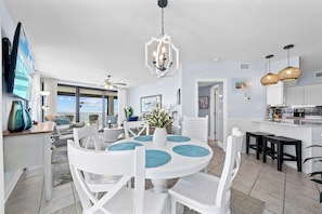 Signature Condo, 3 Bedrooms, Non Smoking, Beach View | In-room dining
