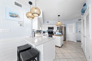 Signature Condo, 3 Bedrooms, Non Smoking, Beach View | Private kitchen