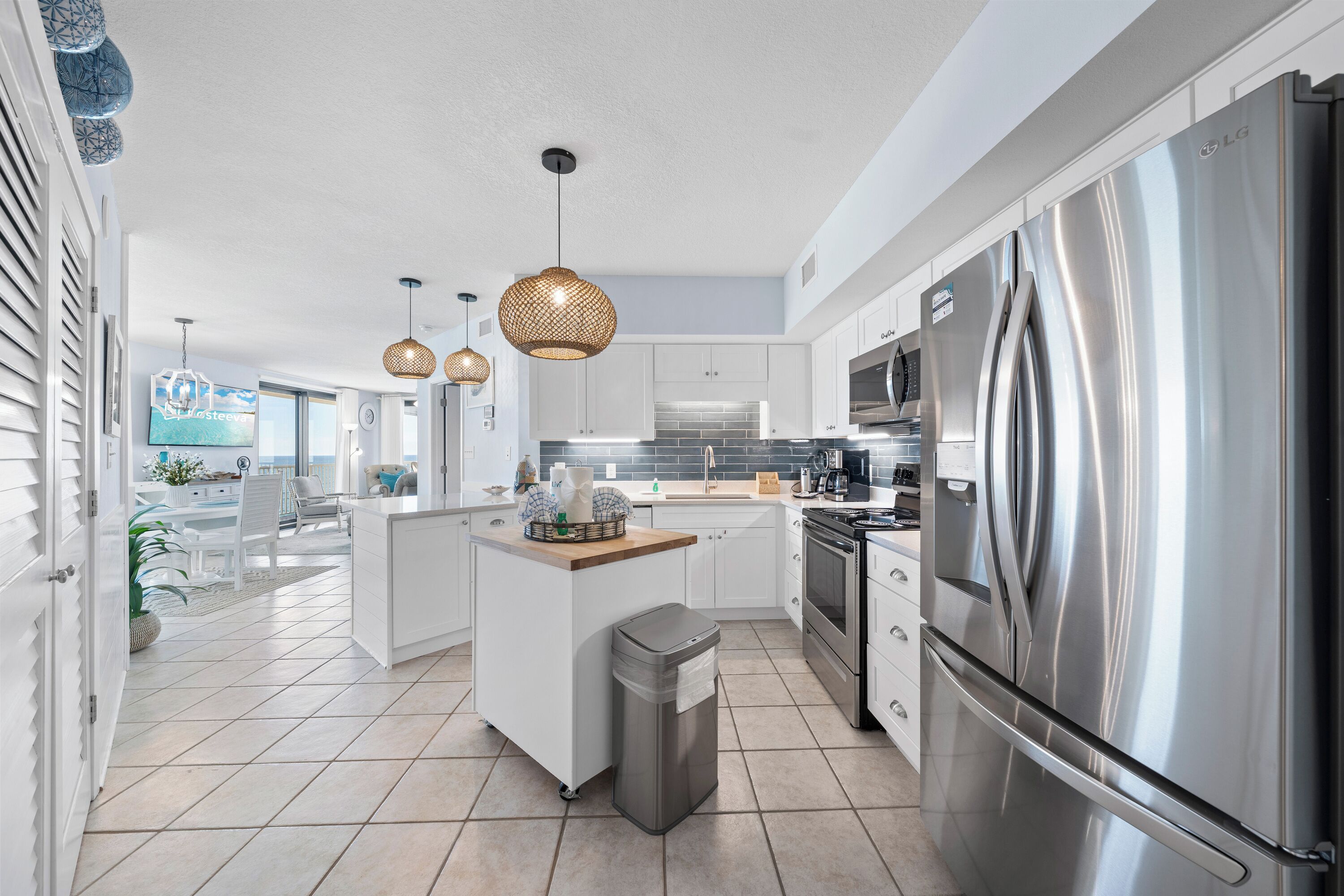 Signature Condo, 3 Bedrooms, Non Smoking, Beach View | Private kitchen | Fridge, microwave, oven, stovetop