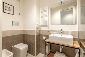 Basic Townhome, 1 Katil Ratu (Queen) | Bilik Mandi | Pancuran mandi, pengering rambut, tuala disediakan, sabun