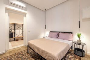 Classic Townhome, 1 Queen Bed - Ai Vicoli Ciambra's Alley by Wonderful Italy (Monreale)