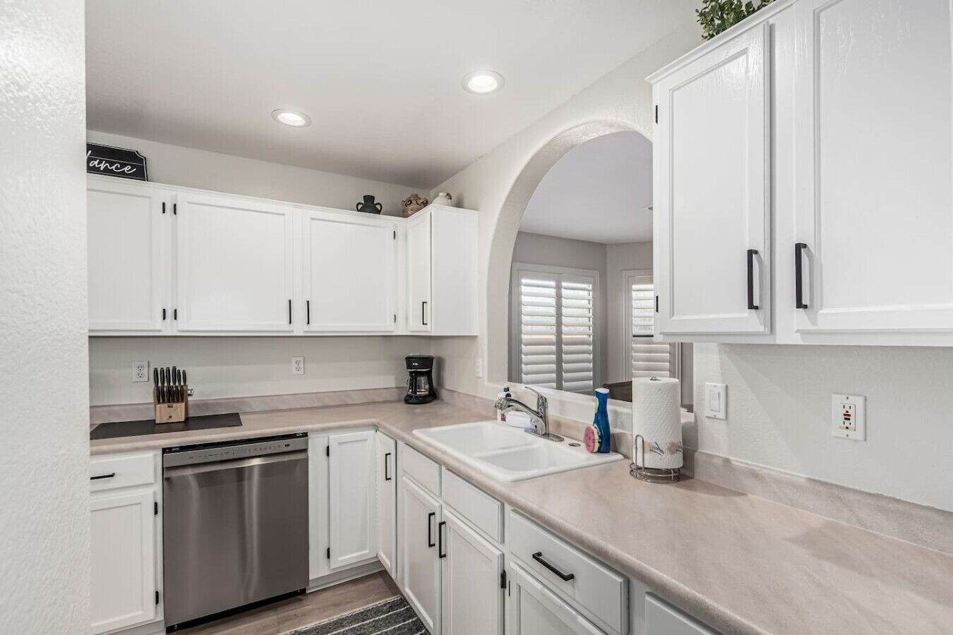 Kylskåp, mikrovågsugn, ugn och spishäll