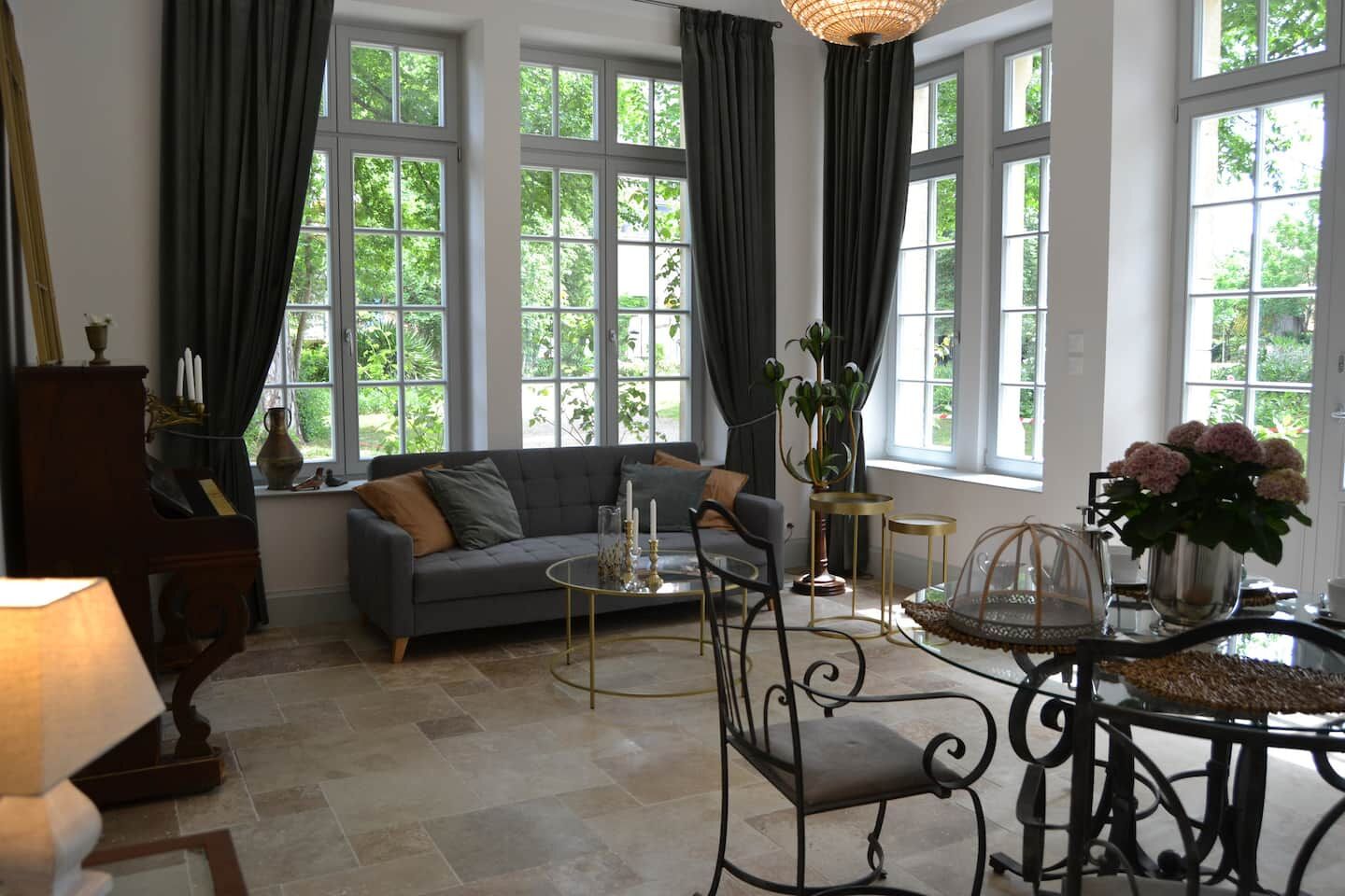 Classic Cottage, Garden View | Living area