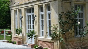A stone building with large windows and a brick base. - Château St Justin (Saint-Justin)