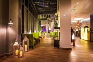 المنشأة من الداخل