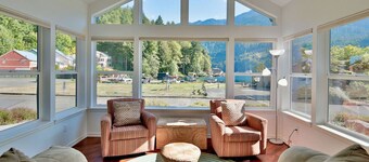 Cornerstone Haven – A Family Lakeside Escape