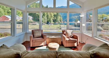 Cornerstone Haven – A Family Lakeside Escape