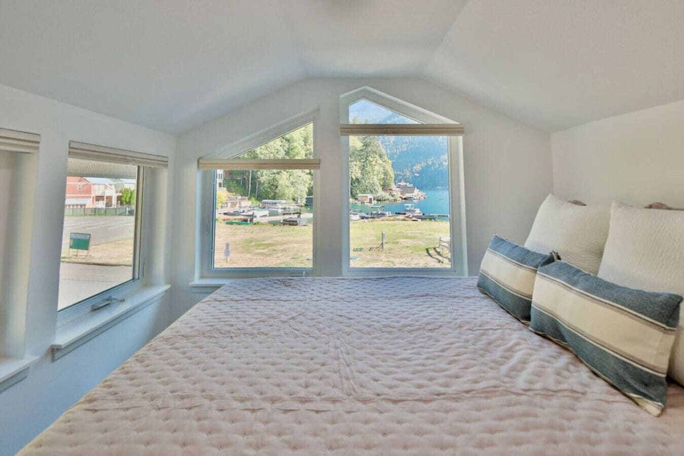 3 bedrooms, iron/ironing board, travel cot, free WiFi