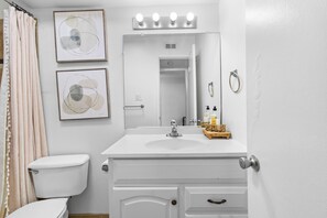 Toallas, jabón y papel higiénico