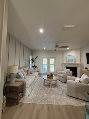 TV, fireplace