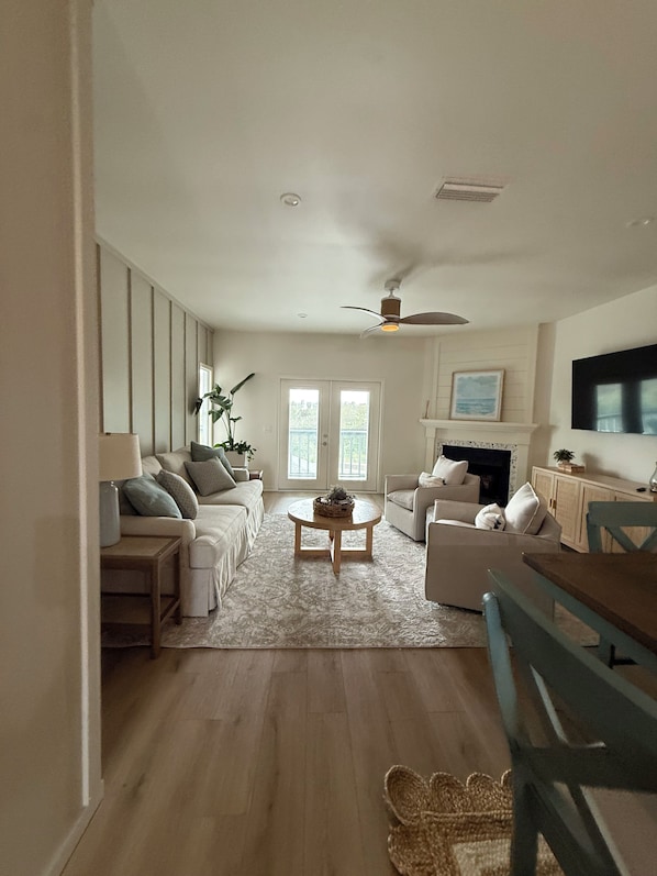 TV, fireplace