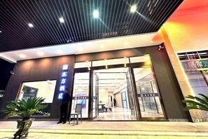 المنشأة من الخارج