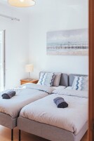 Quarto duplo luxo, sacada, vista para o mar | Wi-Fi de cortesia