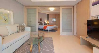 @ Heart of Seoul, Gwanghwamun, Charming 2-Bedroom Air-Conditioned
