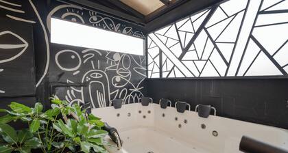 Luxury Suite - Rooftop, Jacuzzi & Balcony