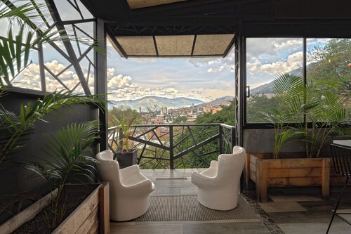 Luxury Suite - Rooftop, Jacuzzi & Balcony