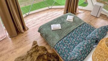 1 bedroom, internet, bed sheets