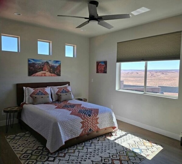 Strykjärn/strykbräda, wi-fi och sängkläder