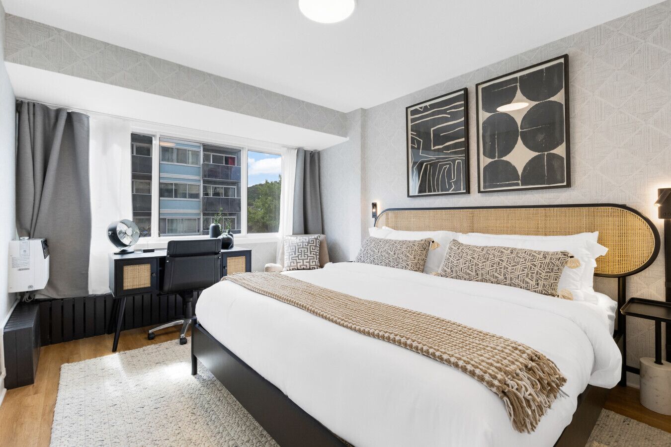 1 Schlafzimmer, Schreibtisch, Bügeleisen/Bügelbrett, Reisekinderbett