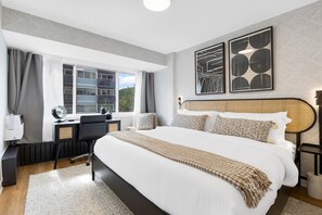 1 Schlafzimmer, Schreibtisch, Bügeleisen/Bügelbrett, Reisekinderbett