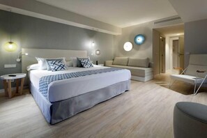Cribs/infant beds - Palladium Hotel Menorca (Area Metropolitana de Mao)