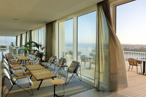 Bar (on property) - Palladium Hotel Menorca (Area Metropolitana de Mao)