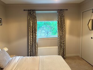 3 slaapkamers, een strijkplank/strijkijzer, wifi, beddengoed